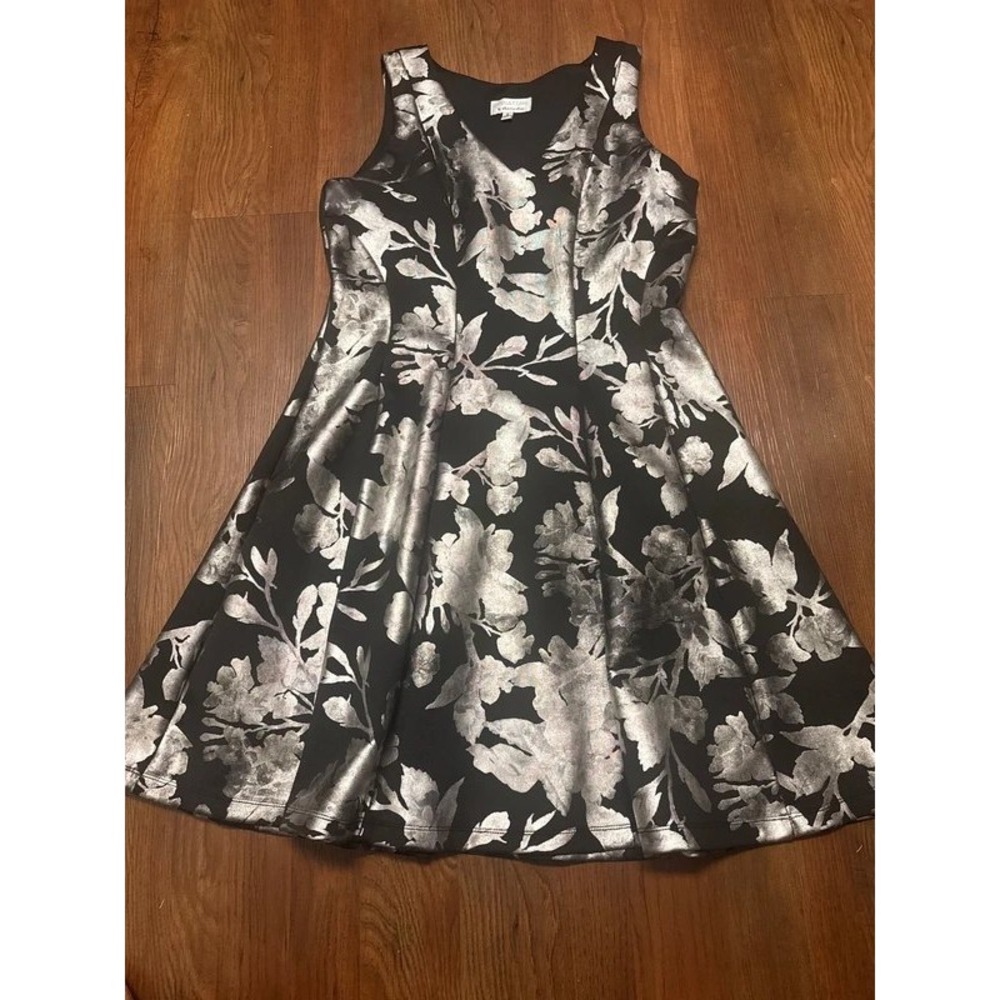 Signature by Robbie Bee Fit and Flare Dress 8 Black Silver Metallic Floral